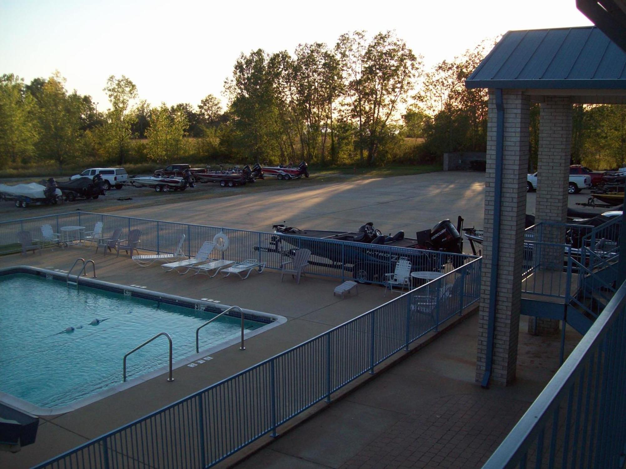 Days Inn By Wyndham Grove Exterior photo
