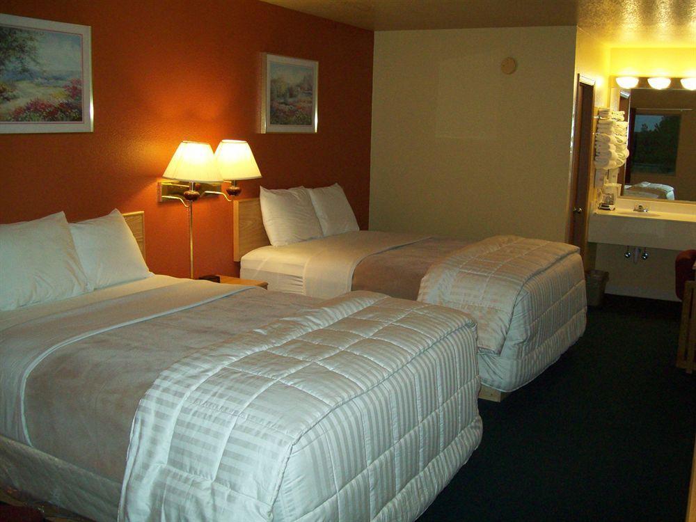 Days Inn By Wyndham Grove Exterior photo