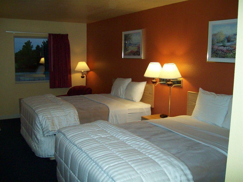 Days Inn By Wyndham Grove Exterior photo